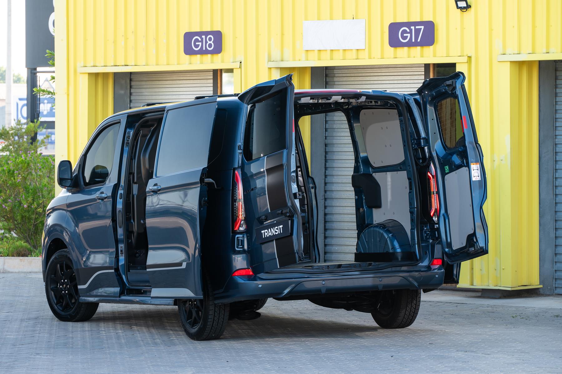 1800FordTransitCustomSport69.jpg