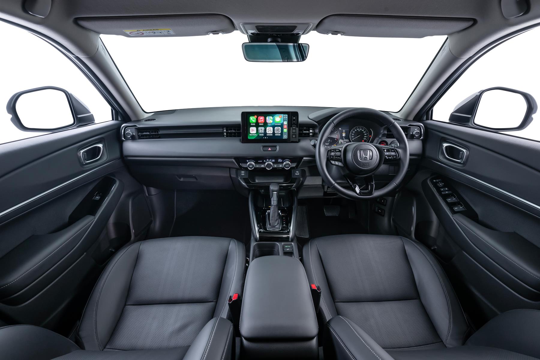 The interior of the Elegance derivative features eco-friendly leather seats designed to provide greater comfort on long journeys. The interior of the Elegance derivative features eco-friendly leather seats designed to provide greater comfort on long journeys.