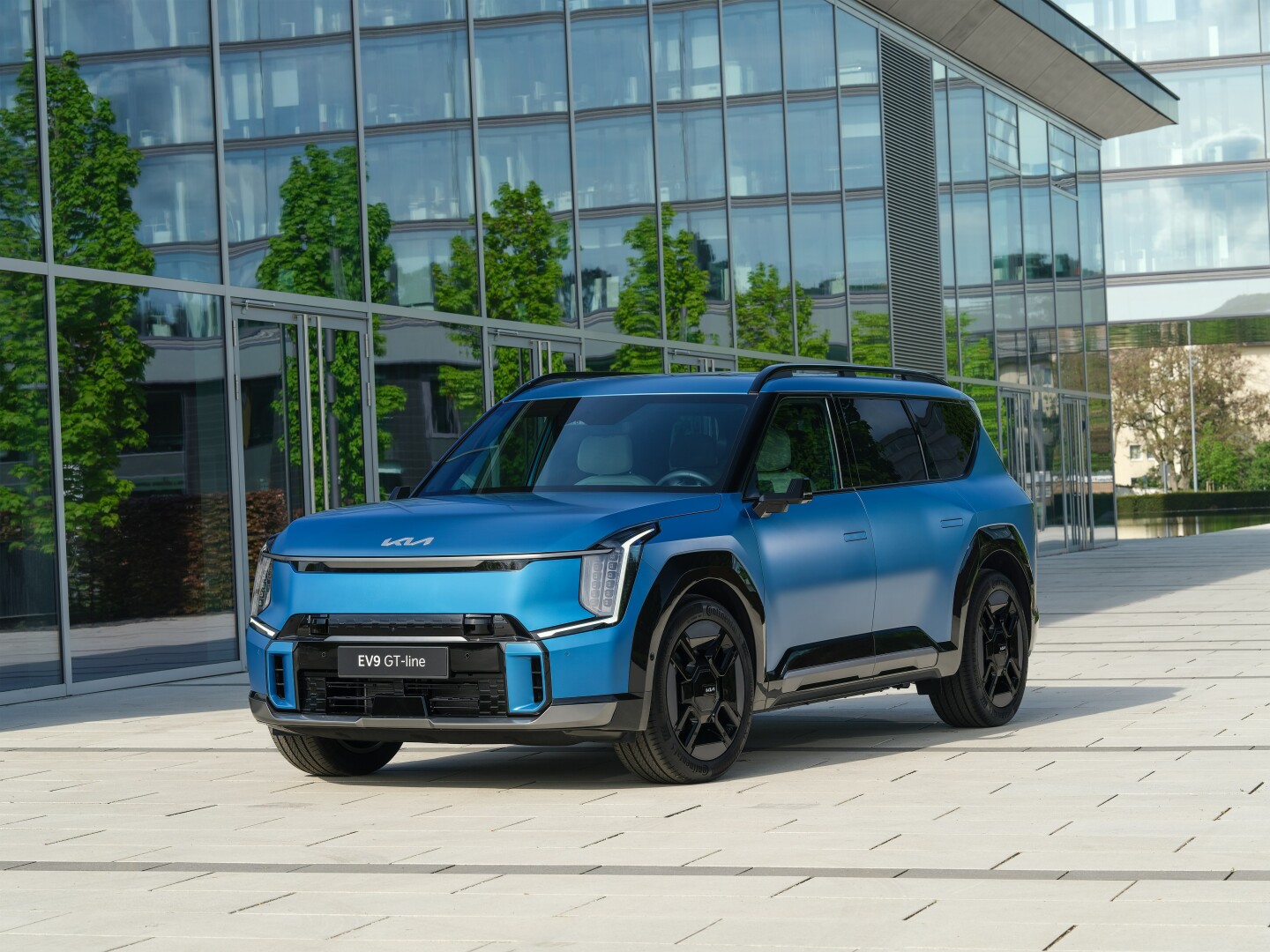 Kia EV9 wins Luxury category in German Car of the Year 2024 Awards