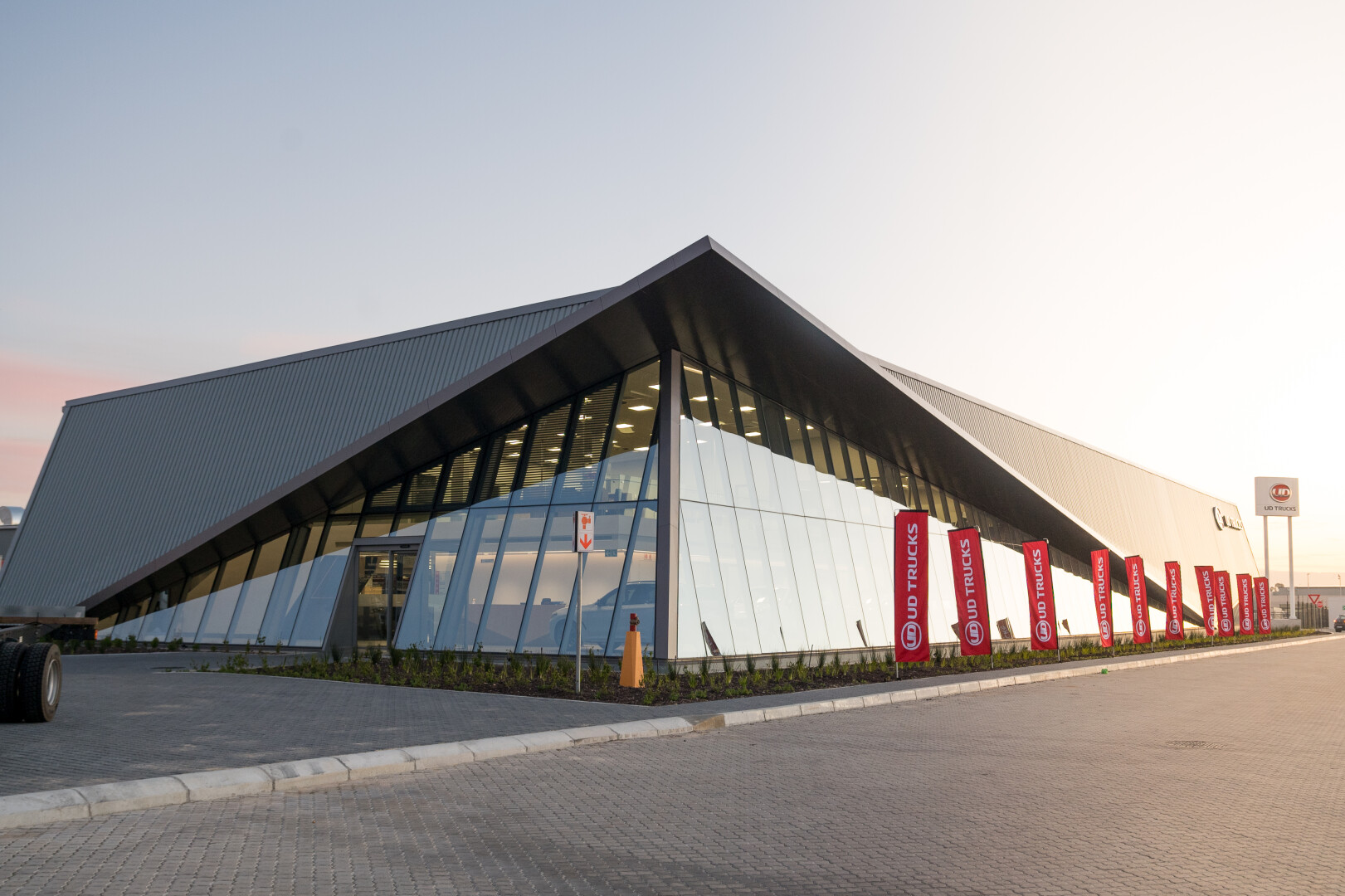 UD Trucks Southern Africa unveils its new state-of-the-art dealership facility in Cape Town 