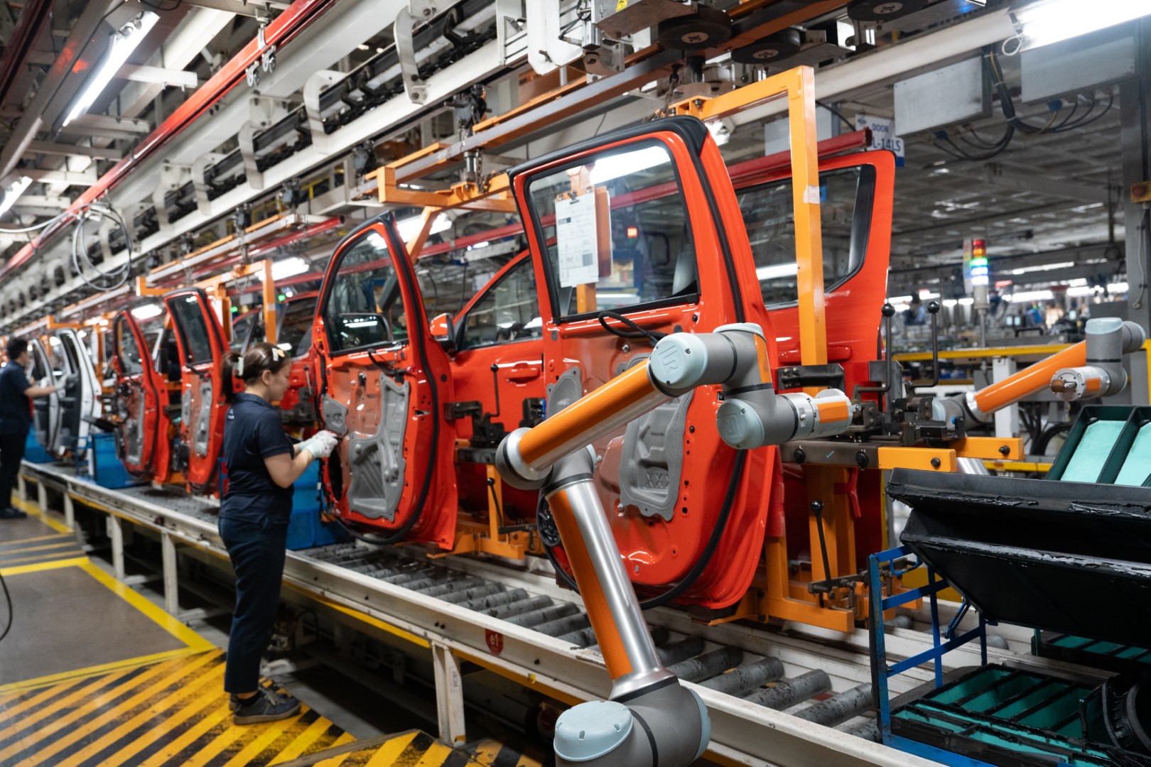 How Ford’s Robot Helpers Ensure Each Ranger Door is Weatherproof