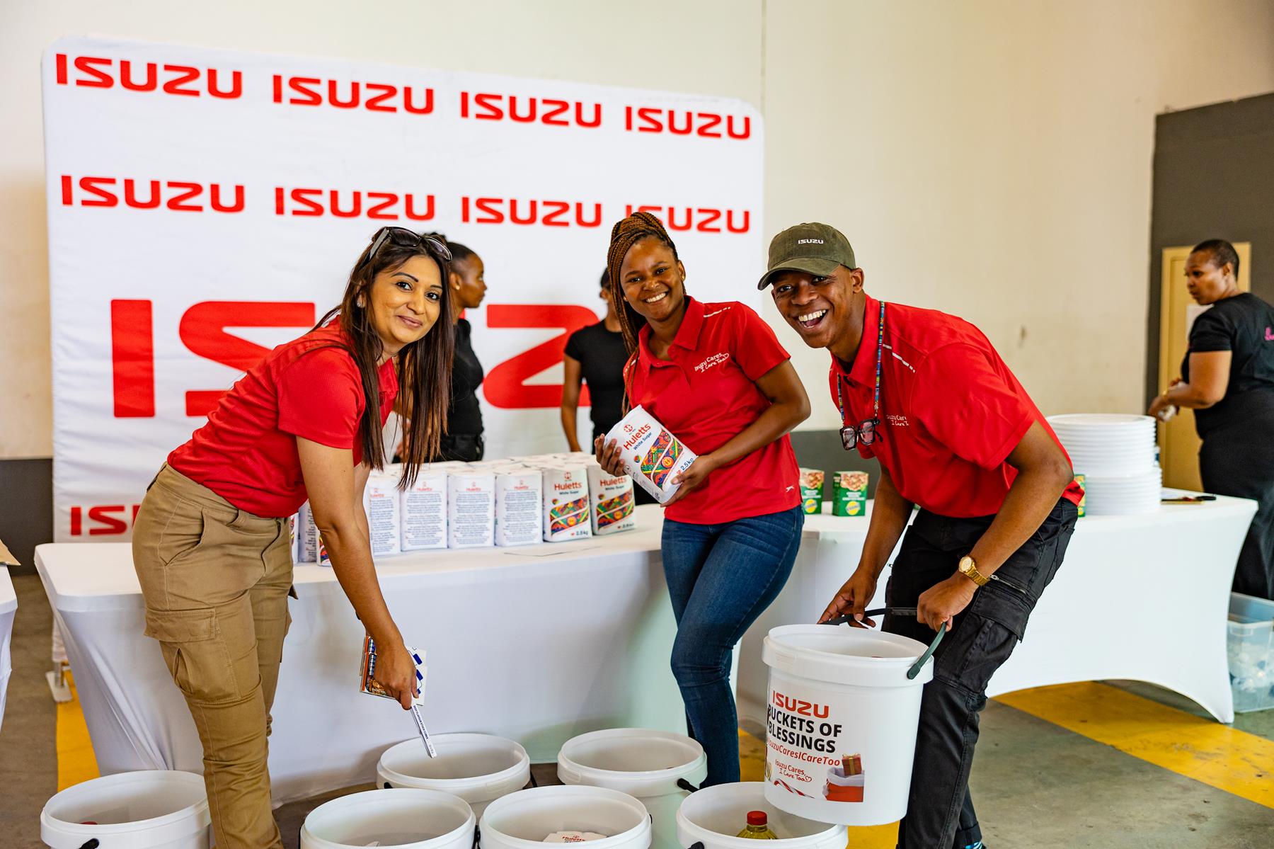 ISUZU MOTORS South Africa Spreads Holiday Cheer Through “Buckets of Blessings” Initiative