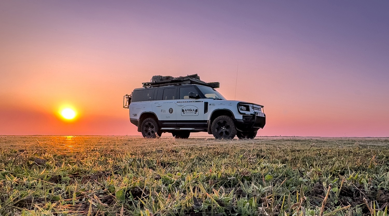 Defender 130 helps Afrika Odyssey Expedition distribute 7,600 mosquito nets in 13 countries