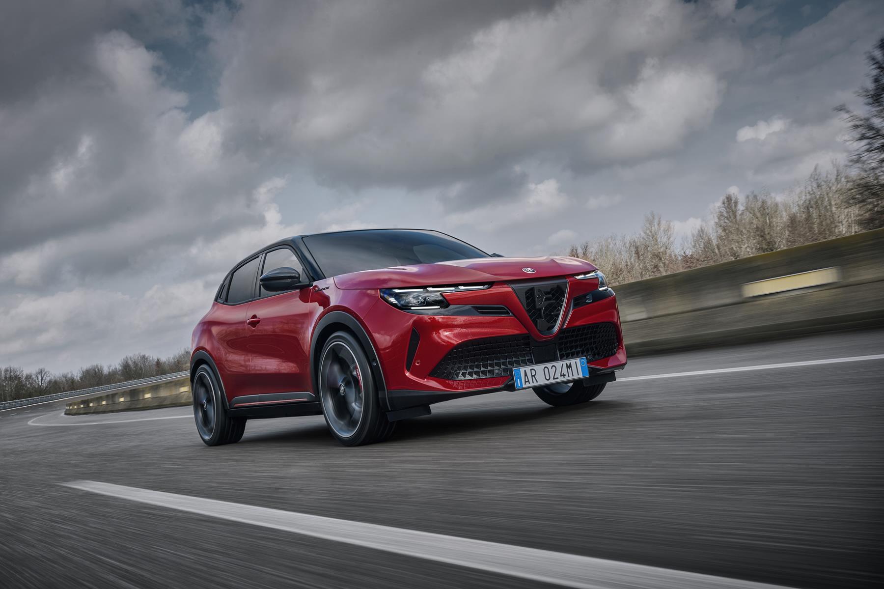 Alfa Romeo Junior VELOCE debuts new 280-CV 100% electric motor