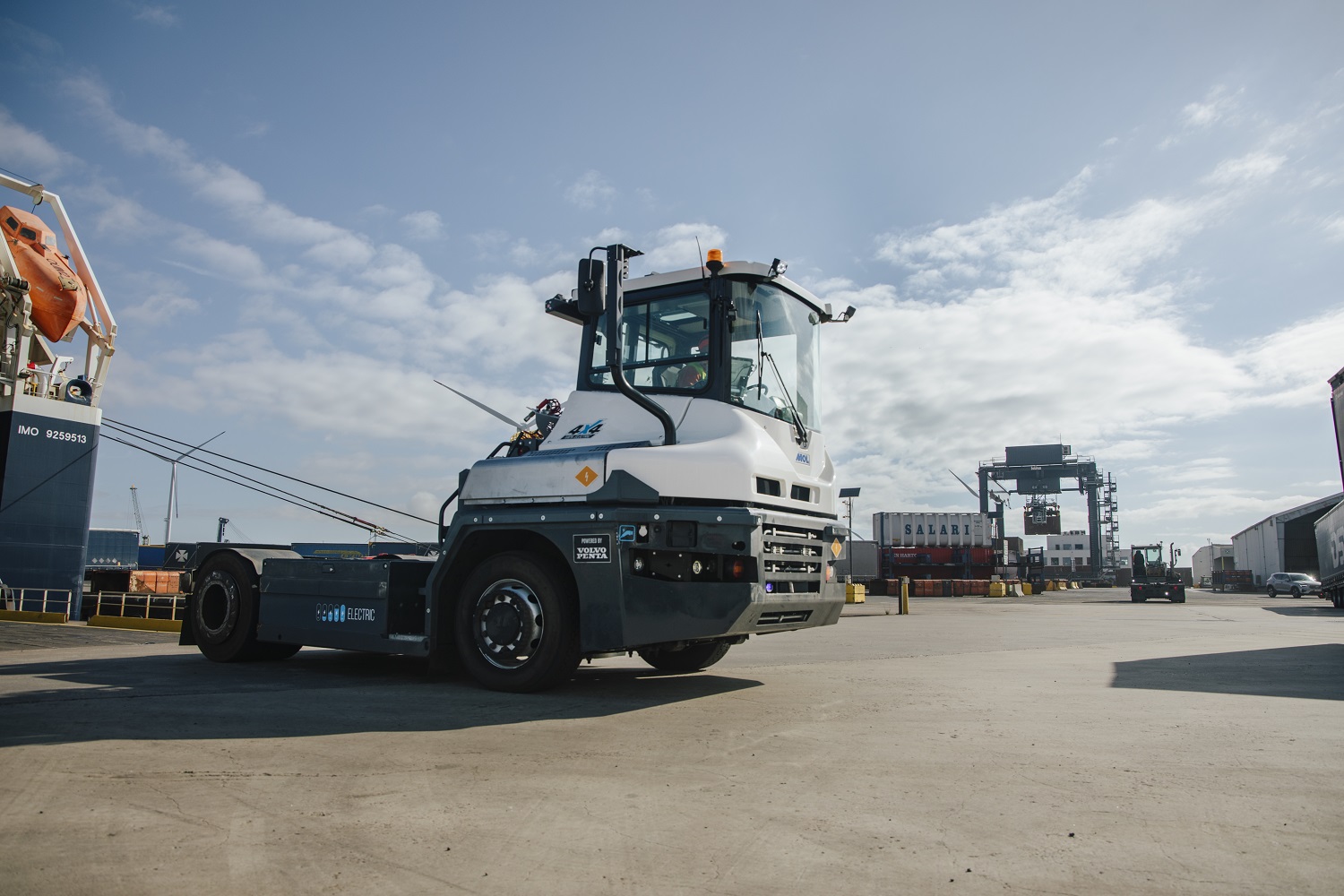 MOL and Volvo Penta unite to develop full electric 4X4 RoRo tractors