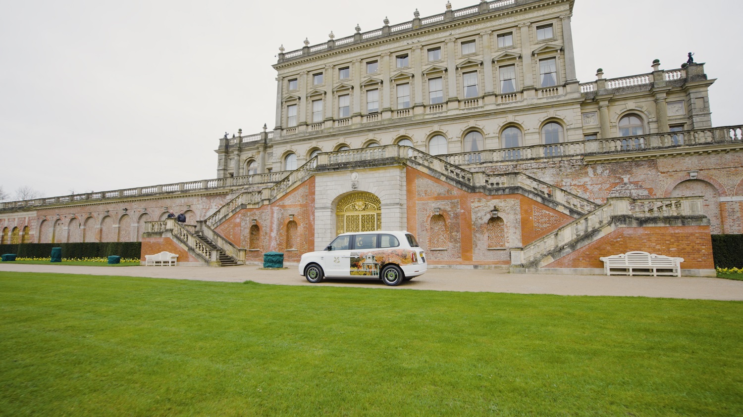 LEVC's TX Access Taxi Revolutionises Visitor Experience at Cliveden-National Trust 