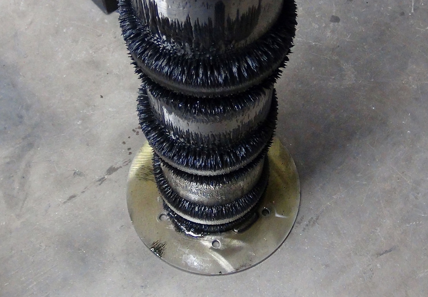 Rare earth magnetic filters for the quench and lubricating oil industries