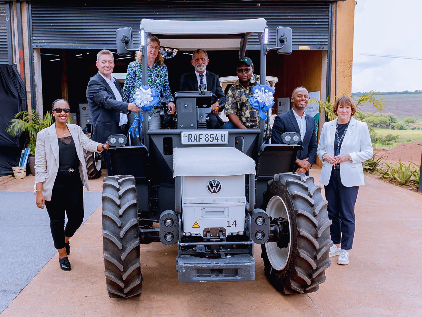 Pilot modern farming with e-tractors: Volkswagen Group Africa announces the start of operations of a multifunctional facility in Africa 