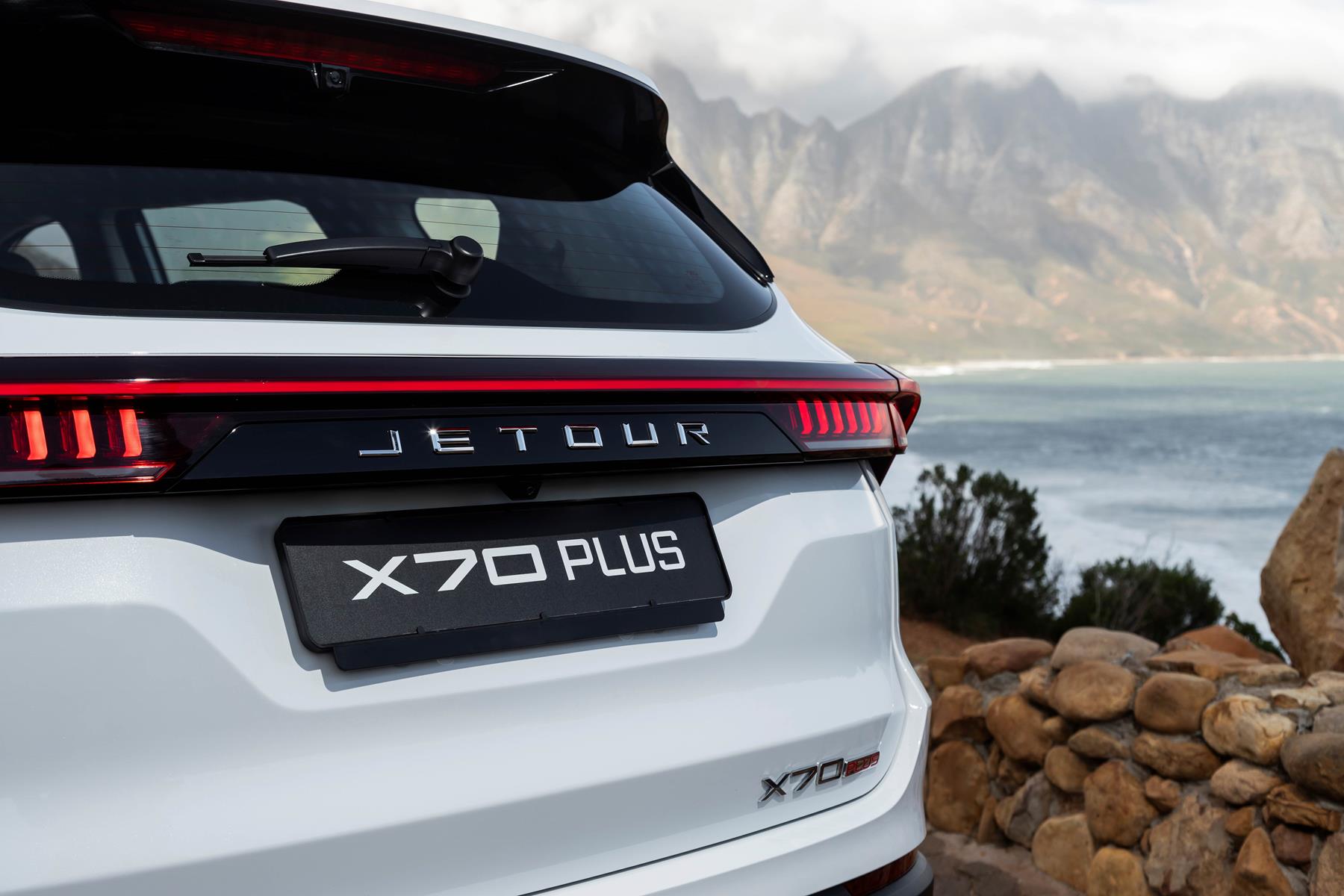 Hit the road in comfort these holidays – the benefits of a 7-seater family vehicle