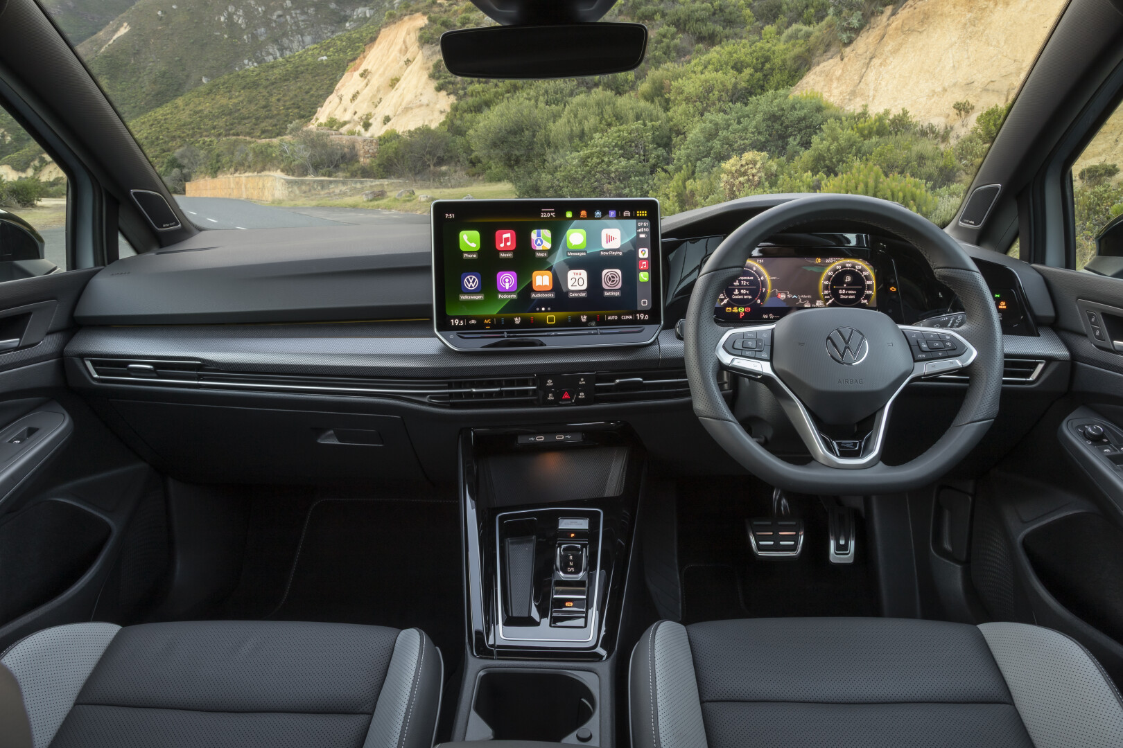 The new Golf impresses with a next-generation infotainment system, a more intuitive operating concept, a sharper front and rear end design as well as efficient drive systems.