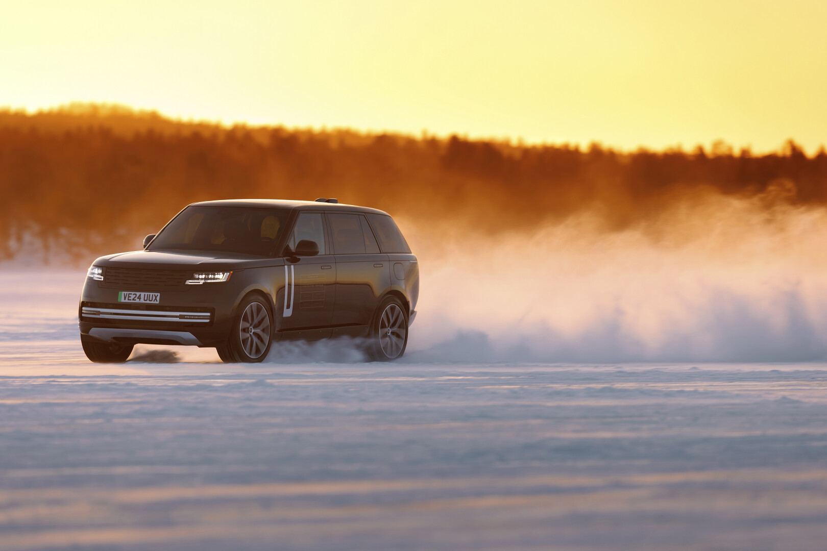 Impressing on the ice: Range Rover electric prototypes excel in latest winter testing and development cycle 