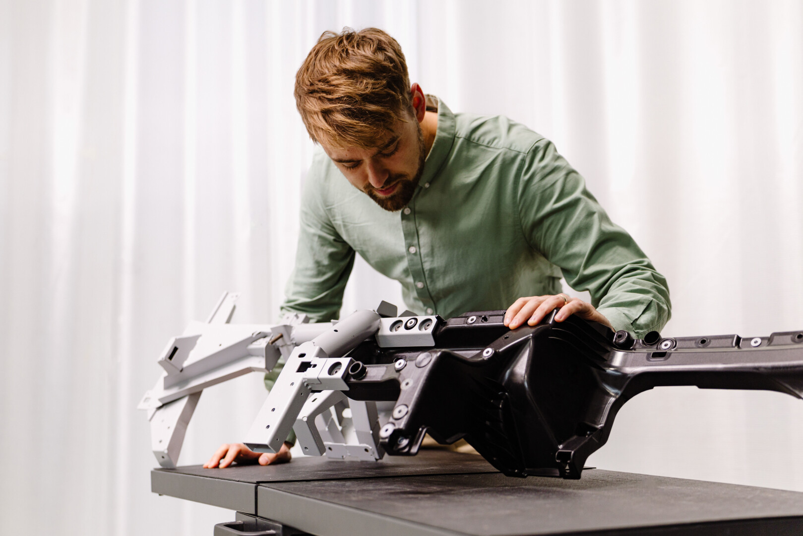 JLR reengineers the dashboard safety ‘backbone’ in its next generation vehicles to cut over 50,000 tonnes of CO2 annually 
