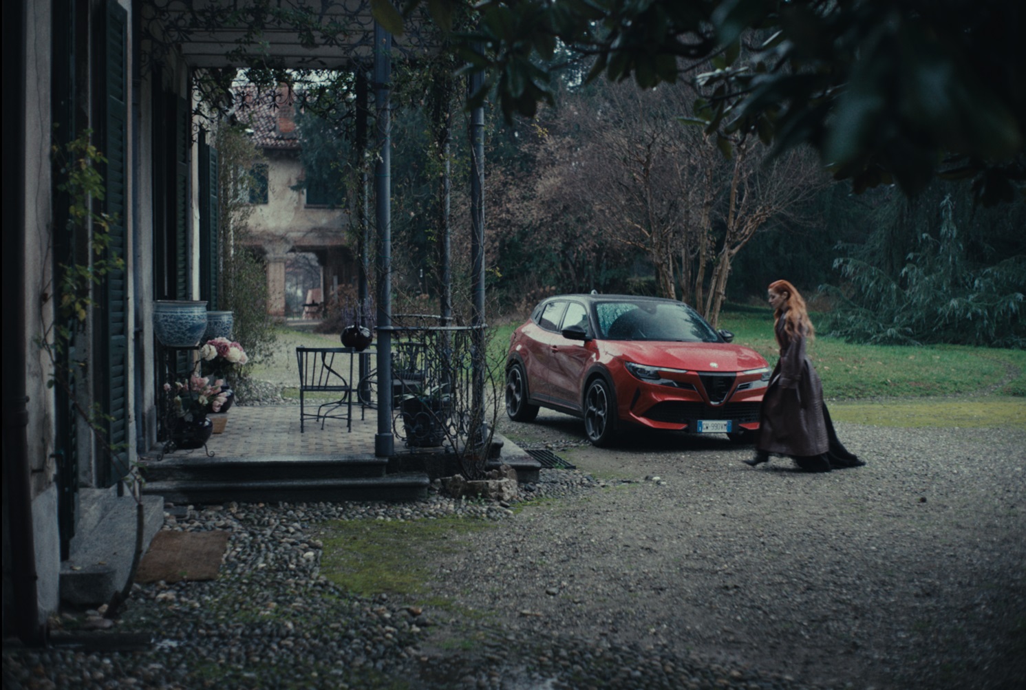Alfa Romeo and Noemi in “Se t’innamori muori” music video