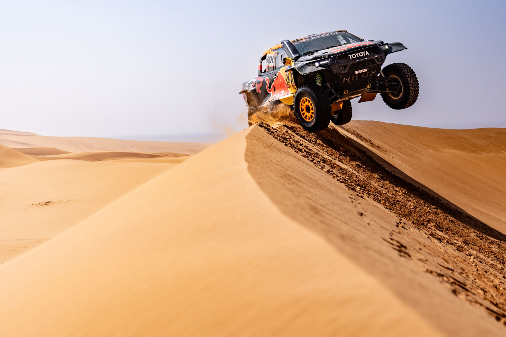 Lategan/Cummings win Dakar Stage 8 and extends lead for TGR