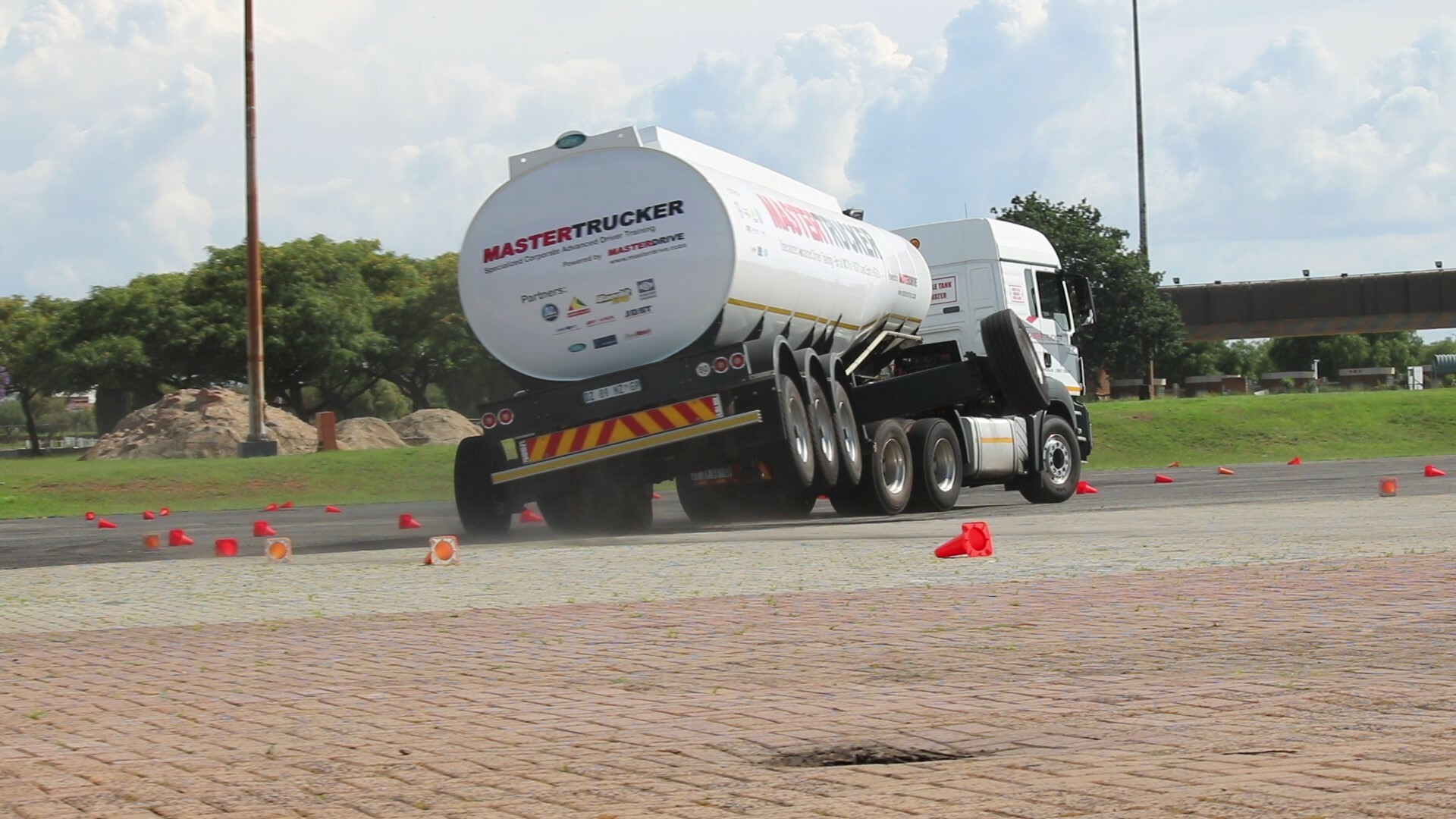Simulate a truck rollover
