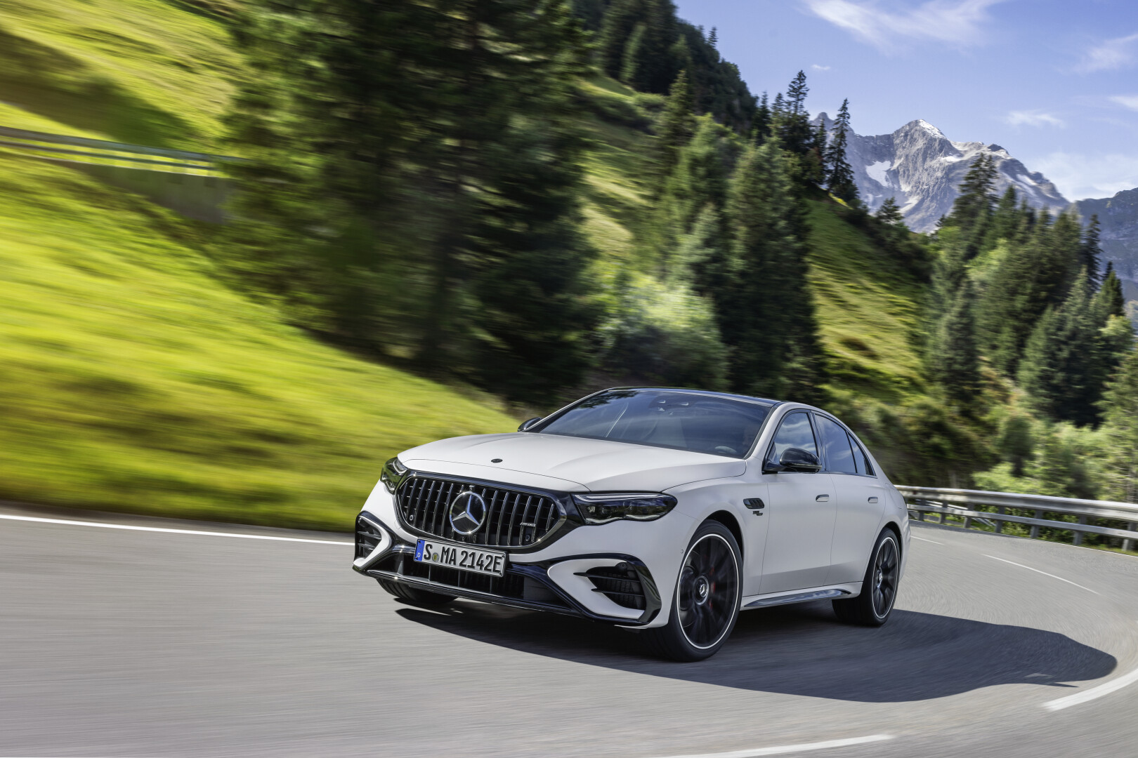 The Mercedes-AMG E 53 HYBRID 4MATIC+: Executive Performance redefined 