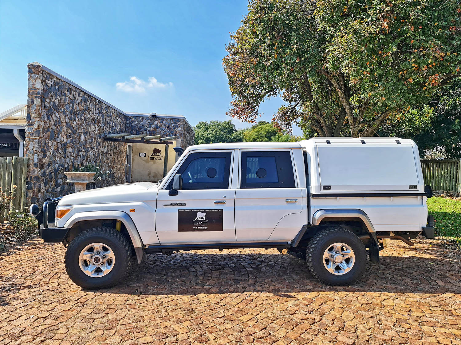 7 Toyota Land Cruiser 79