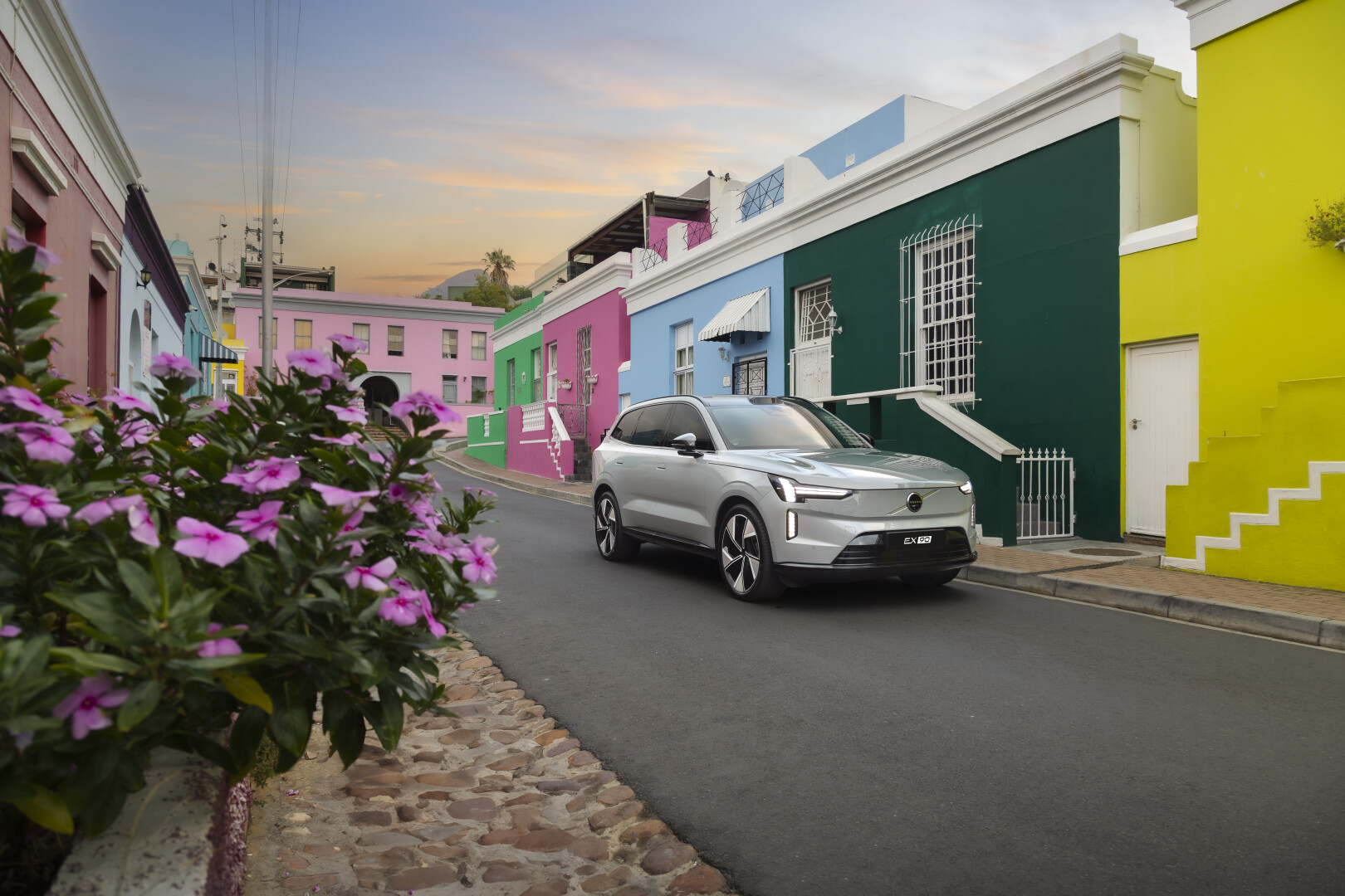 The New Volvo EX90: Redefining All-Electric Luxury in South Africa 