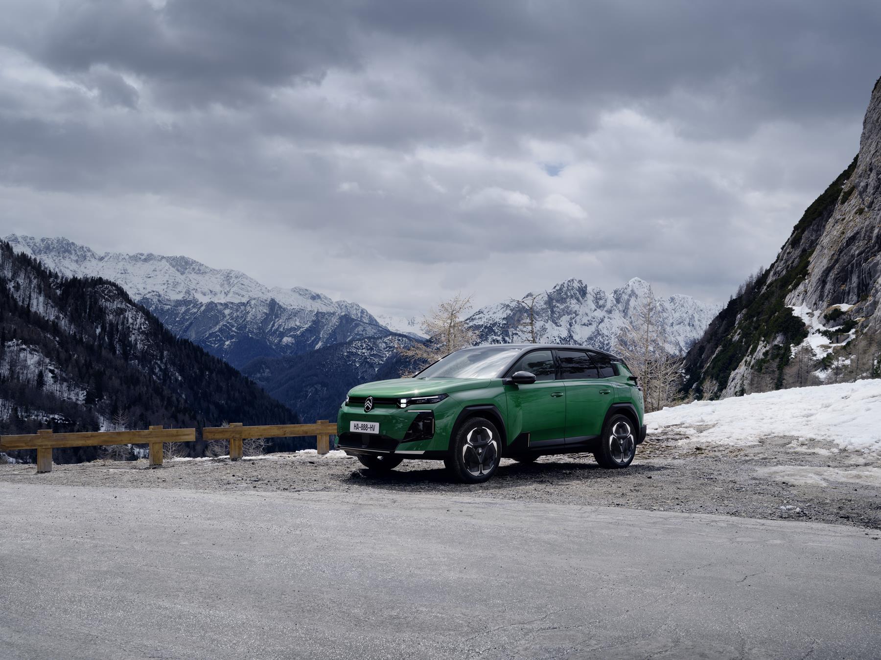 All new C5 Aircross offers peace of mind with more space, comfort, technologies, now available in electric