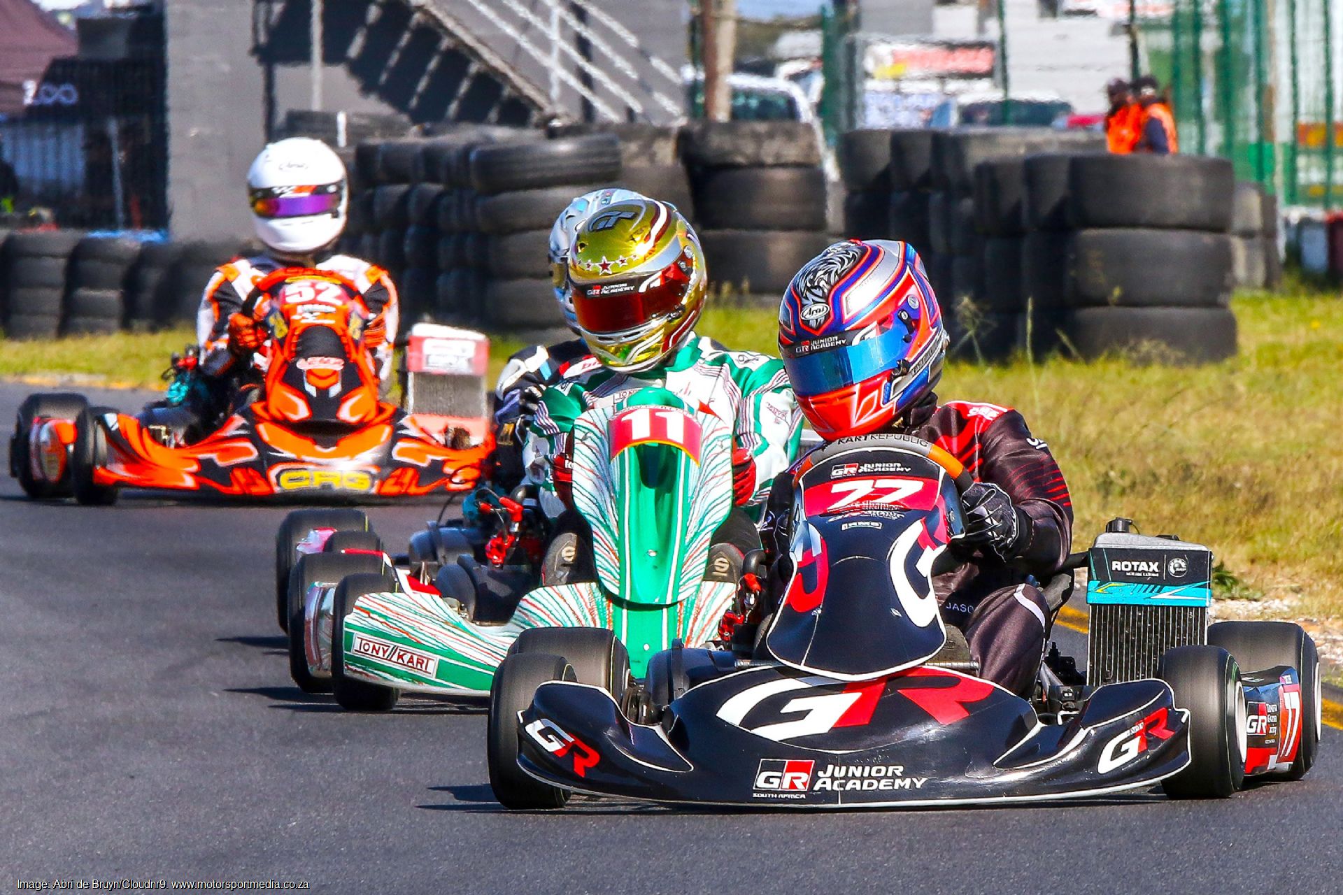 Brilliant racing, record grids at Zwartkops, Killarney 