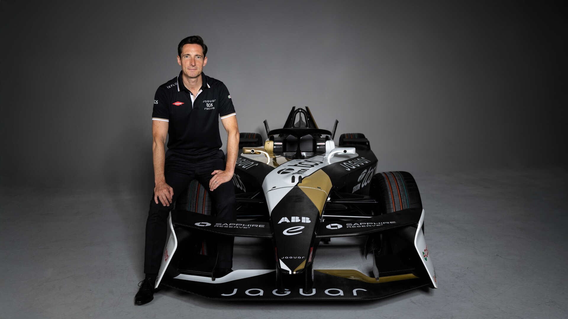 New leadership, new line-up, new look: Jaguar TCS Racing unveils 2025/26 livery as team begins new era 