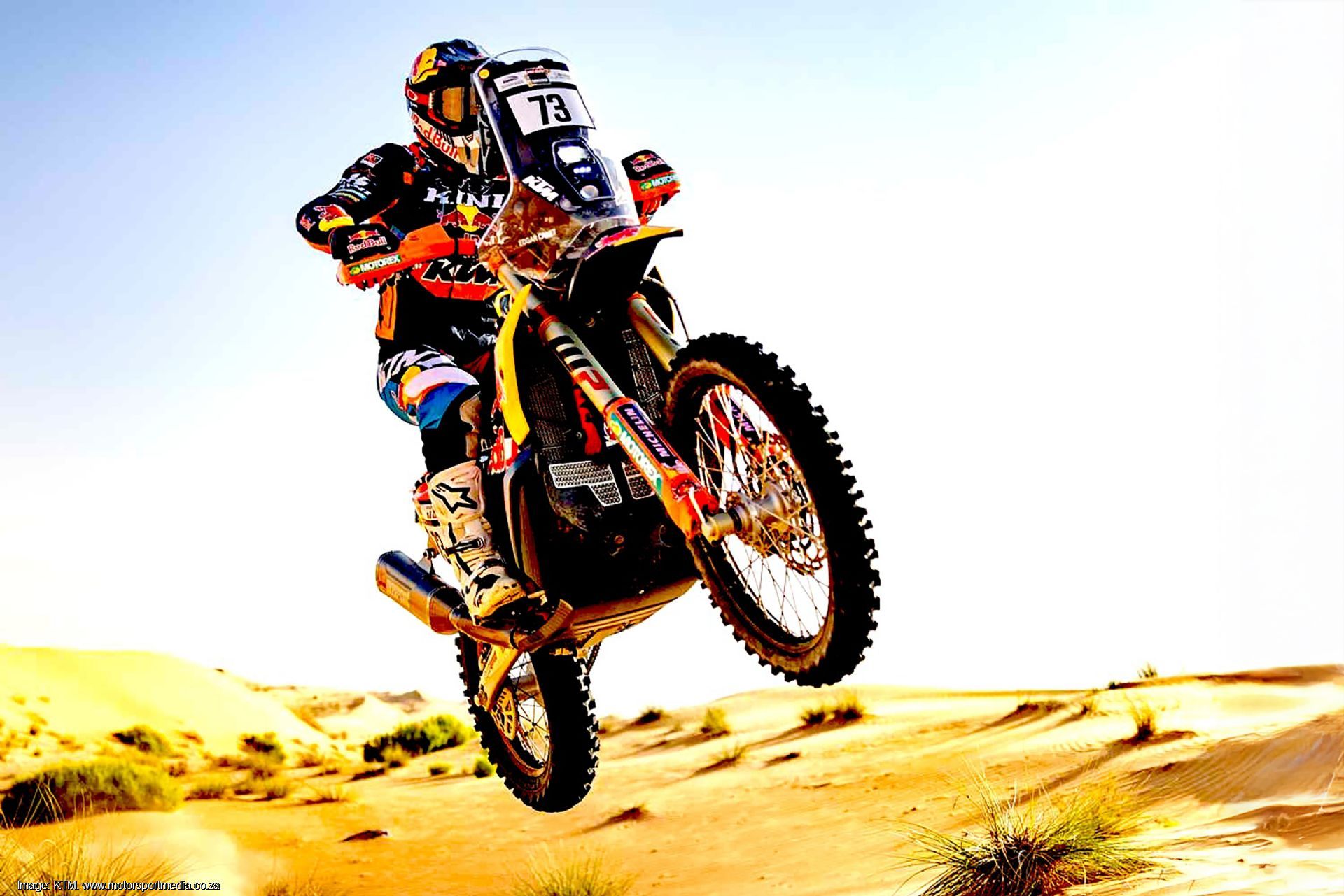 Cat & mouse in Dakar bike prologue