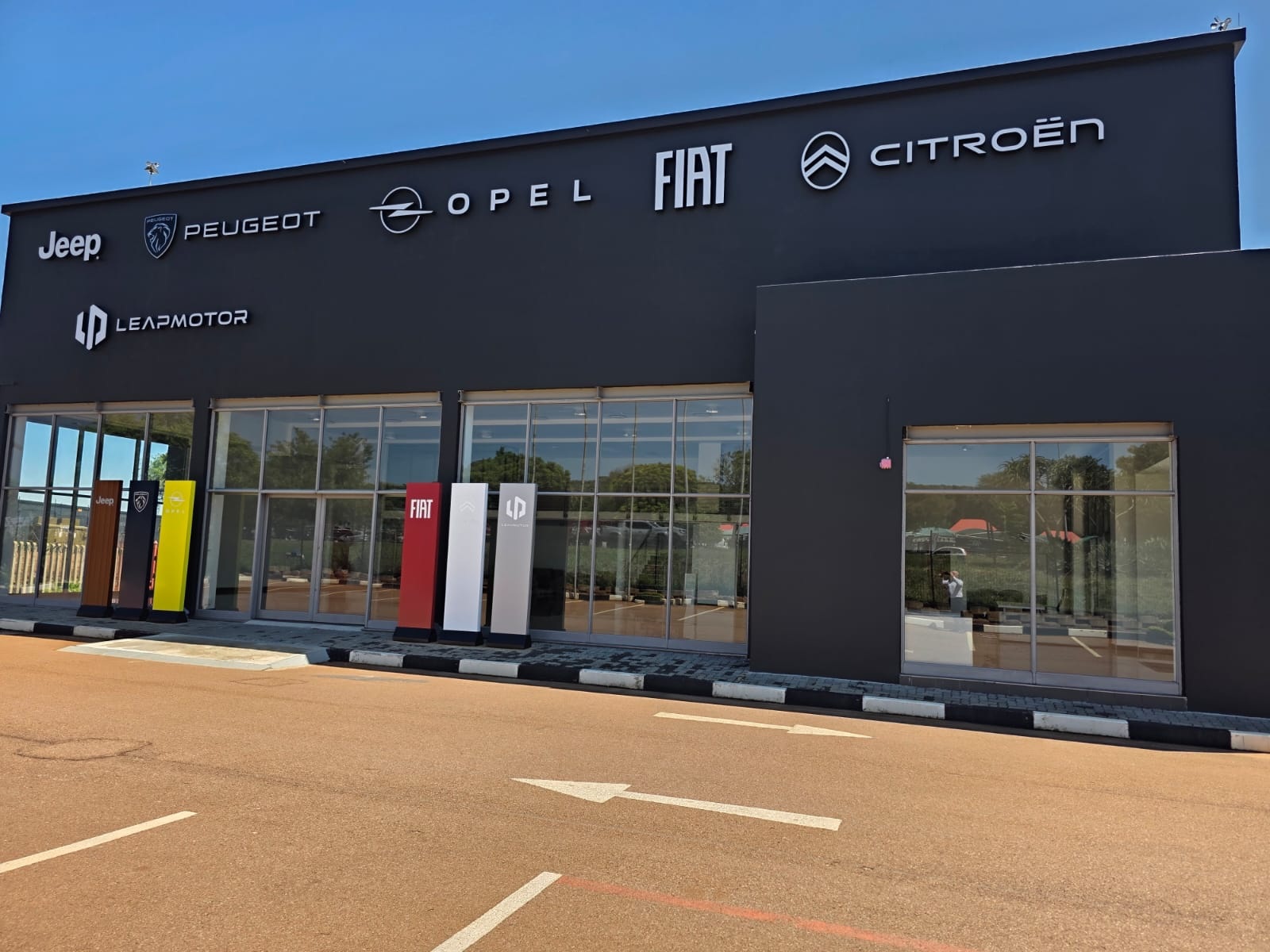 Stellantis South Africa Expands Dealer Network with New LMG Montana Facility in Pretoria North