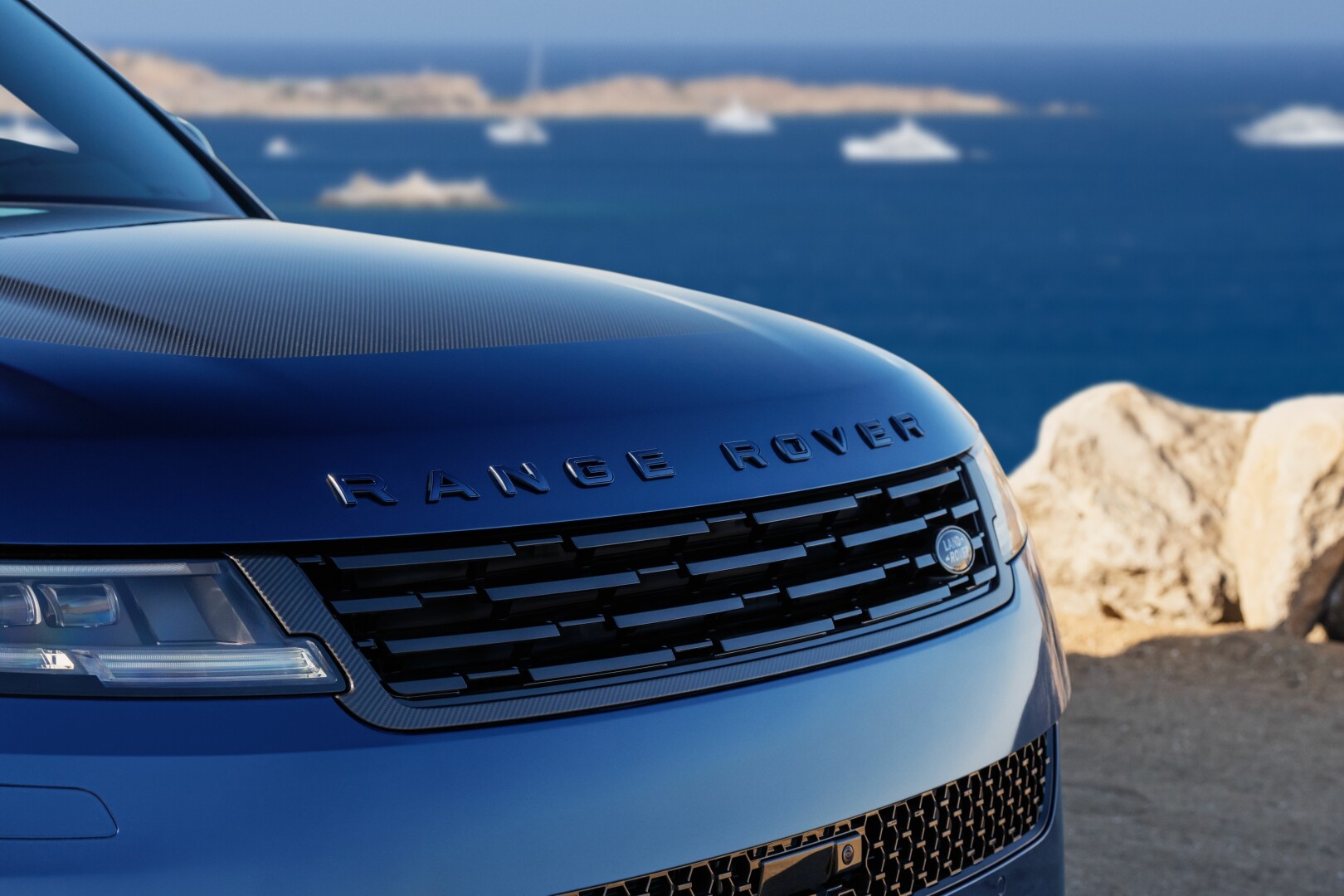 Magnificent lustre: Range Rover develops mirror-like paint finish for Bespoke clients 