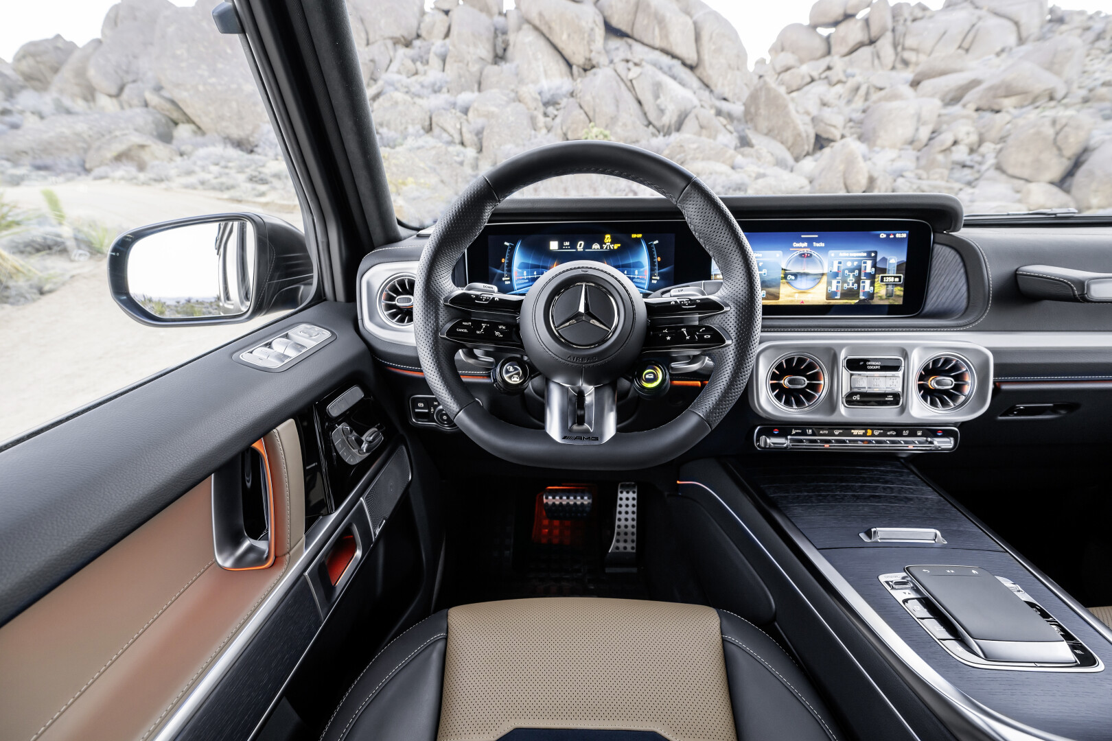 • Unmistakable and performance-oriented details for a distinctive look inside and out • Unmistakable and performance-oriented details for a distinctive look inside and out