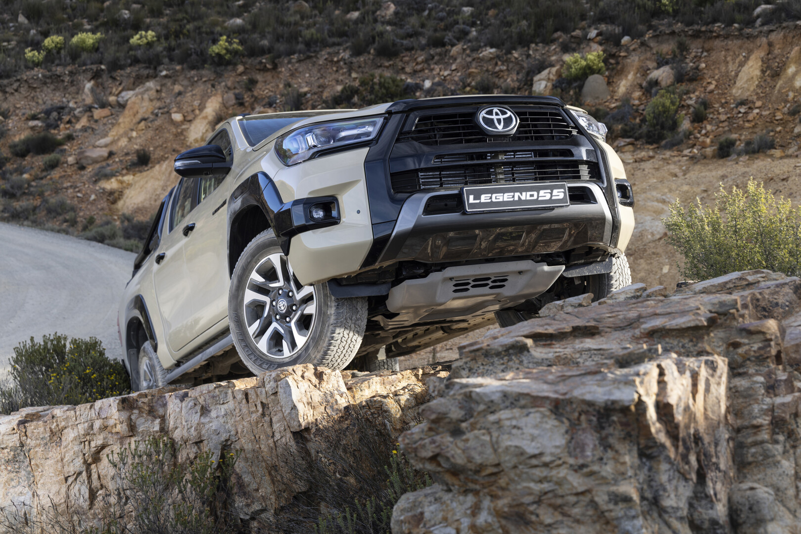 The exterior of the Hilux Legend 55 makes an immediate impression. The exterior of the Hilux Legend 55 makes an immediate impression.