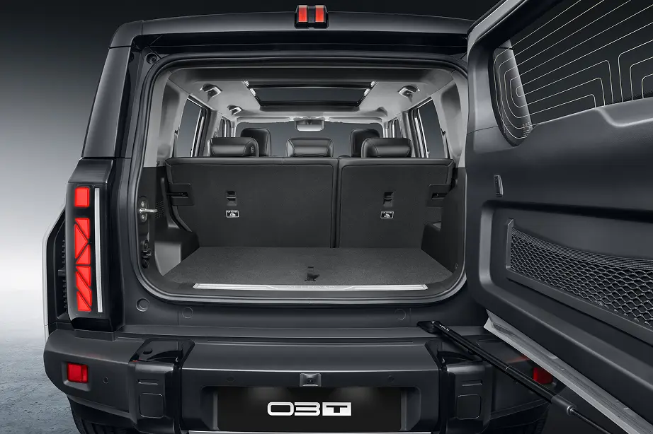 In addition to its spacious layout, the 03T’s cabin is trimmed with high-quality materials and equipped with the latest luxury, convenience, and safety features. In addition to its spacious layout, the 03T’s cabin is trimmed with high-quality materials and equipped with the latest luxury, convenience, and safety features.