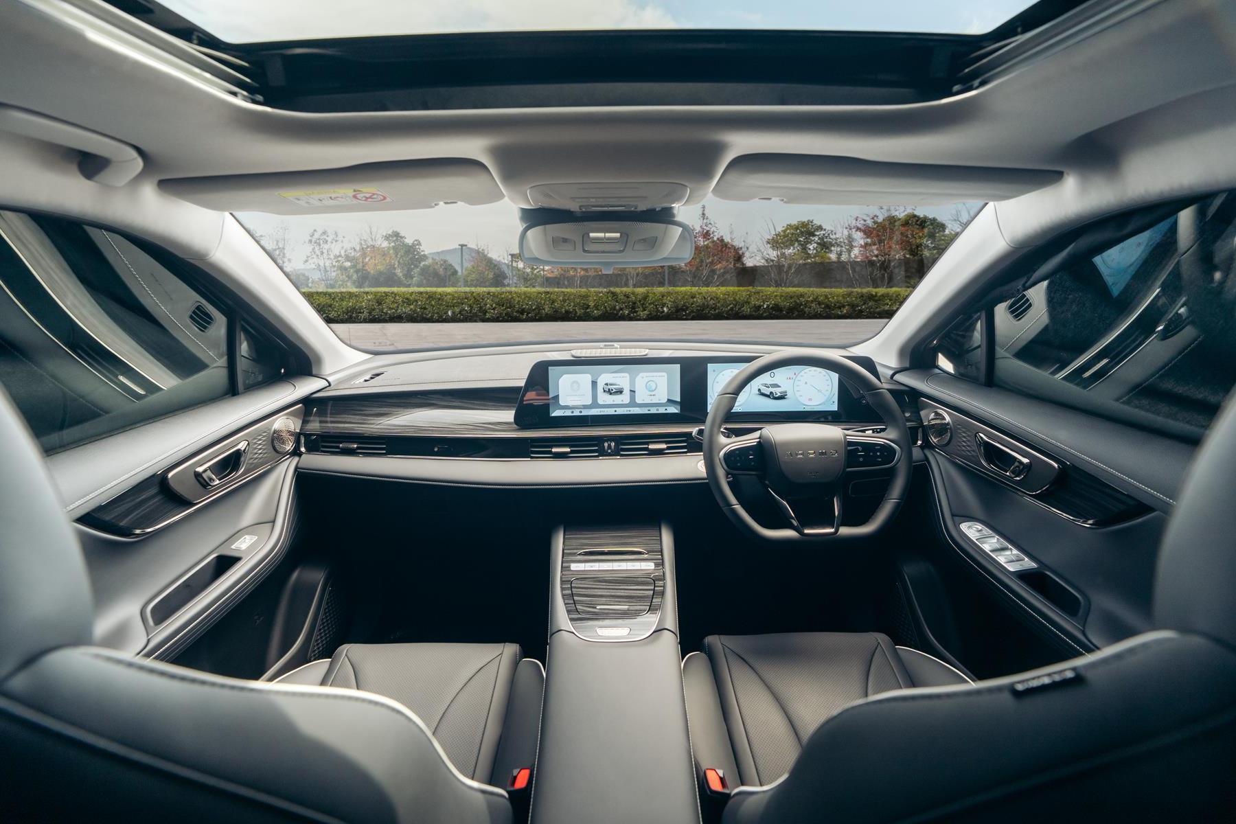 In line with Brand O&J expectations, the C5 SHS comes equipped with a comprehensive suite of safety and technology features.