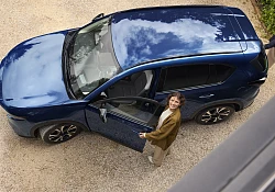 Mazda Develops New Body Color, “Navy Blue Mica”