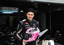 Brooklyn Peltz Beckham impresses reigning Teams’ World Champions Jaguar TCS Racing in ‘Formula E Evo Sessions’ 