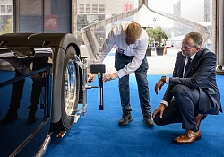 Free trainings for commercial vehicle and caravan professionals: calibrating driver assistance systems and enhancing repair skills