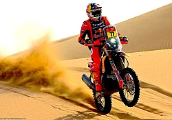 Benavides sneaks into Dakar bike lead