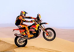 Dakar bikes going down to the wire