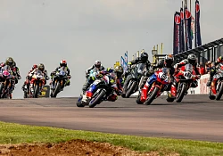 Edge-of-the seat support class racing at SA Endurance Samlin Racing Four-Hours of Zwartkops 