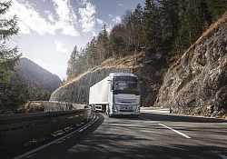 Volvo Trucks launches world-first stop/start engine technology to save fuel and CO2