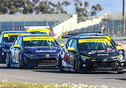 Dunlop crowns first champions of 2025